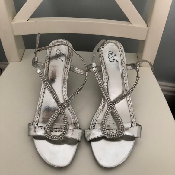 Silver Heels - Picture 1 of 2